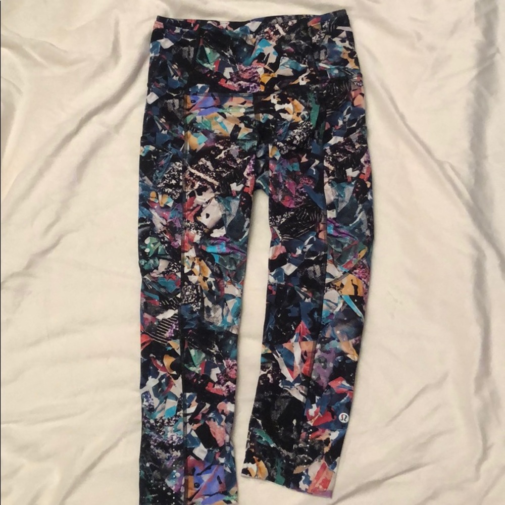 Lululemon Size 4 Cropped Print Leggings